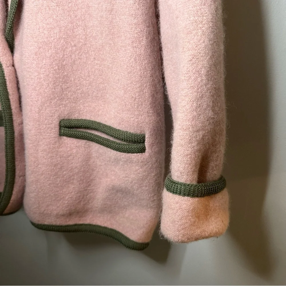 Wesenjak Tirol rosy shoulder